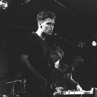 Escucha nueva canción 