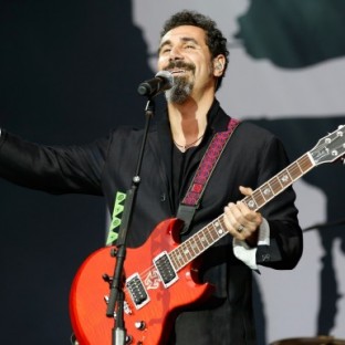 Serj Tankian presta su voz para tema 