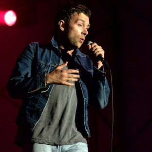 Damon Albarn colabora con canción, 
