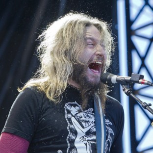 Escucha sus primeras dos canciones 