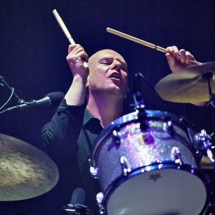 Baterista de Radiohead lanzará su segundo material discográfico