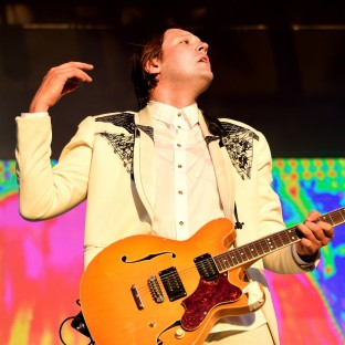 Hay canciones pop actuales que parecen sombras de Arcade Fire: Will Butler