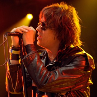 Julian Casablancas toca “Take it or leave it” de The Strokes en Chile