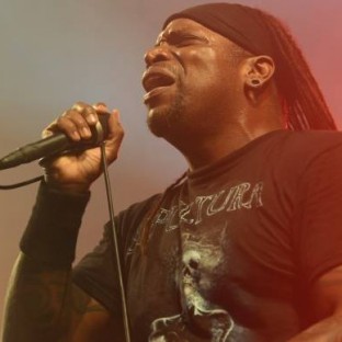 A Derrick Green de Sepultura le parece bien que brasileños protesten por gastos del Mundial