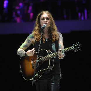 Laura Jane Grace de Against Me! vuelve a criticar el video de 
