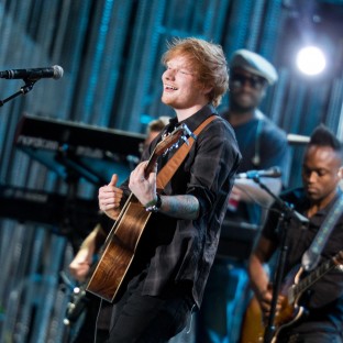 Ed Sheeran pasa a no. 2 y Lana del Rey a no. 8 en Billboard 200