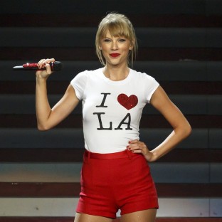 Ve a Taylor Swift presentar 