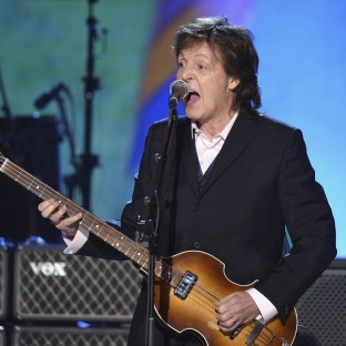 Mira la entrevista que el futbolista Luis Suárez hizo a Paul McCartney 