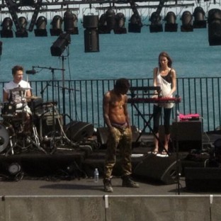 Dirige el video de Parenthesis 