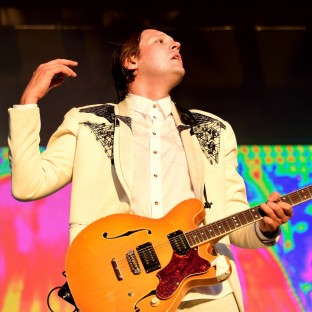 Arcade Fire hace covers a Jane's Addiction y Guns N' Roses en vivo