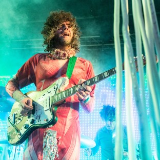 Wayne Coyne de Flaming Lips habla sobre Miley Cyrus y Kesha